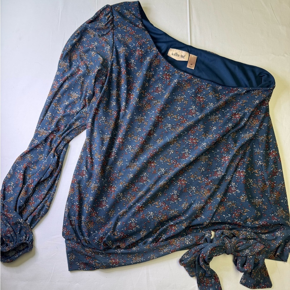 Willow Gray‎ Asymmetrical Tie Front Blouse size medium